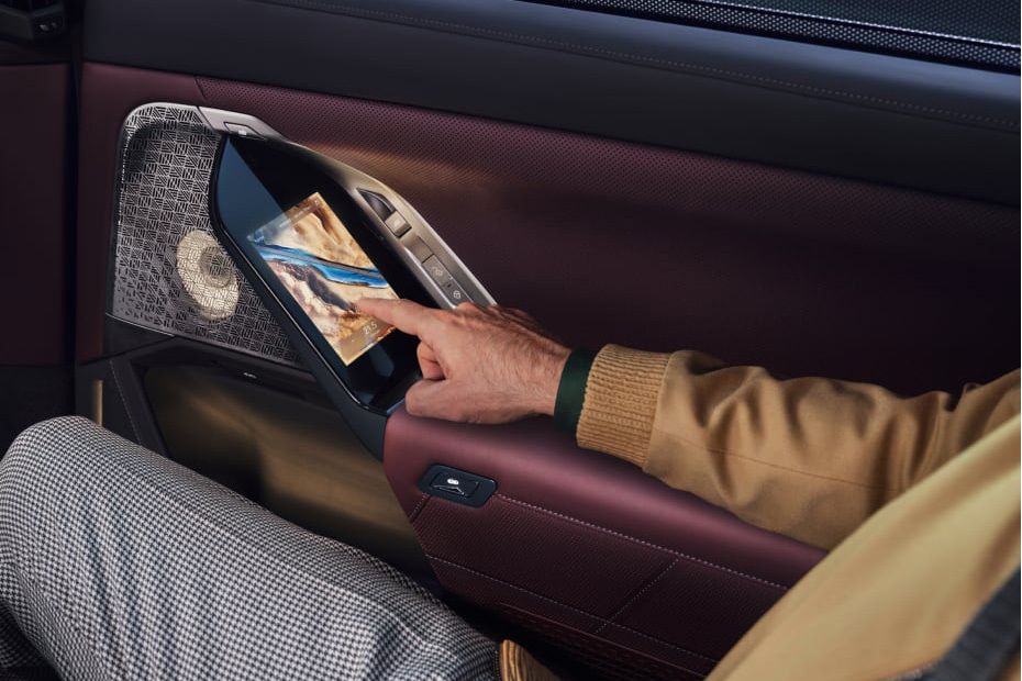 door handle interior of BMW i7