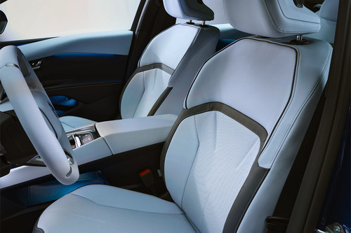 i3 Front Seats