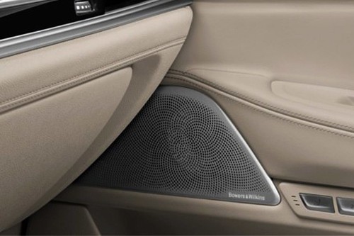 Speakers View of BMW 7 Series Sedan