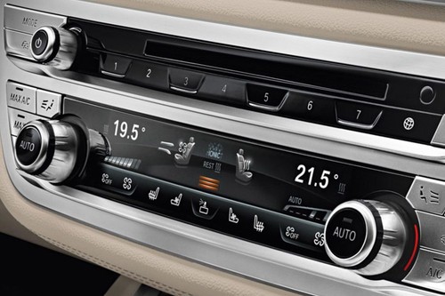 Stereo View of 7 Series Sedan