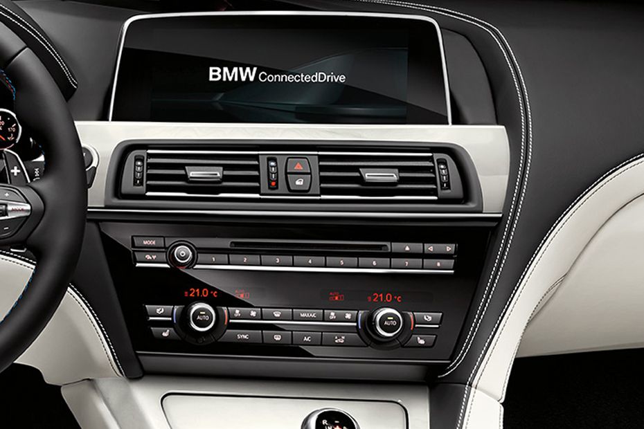 Side AC Controls of BMW M6 Convertible