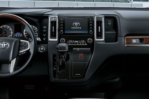 Front AC Controls of Toyota Granvia