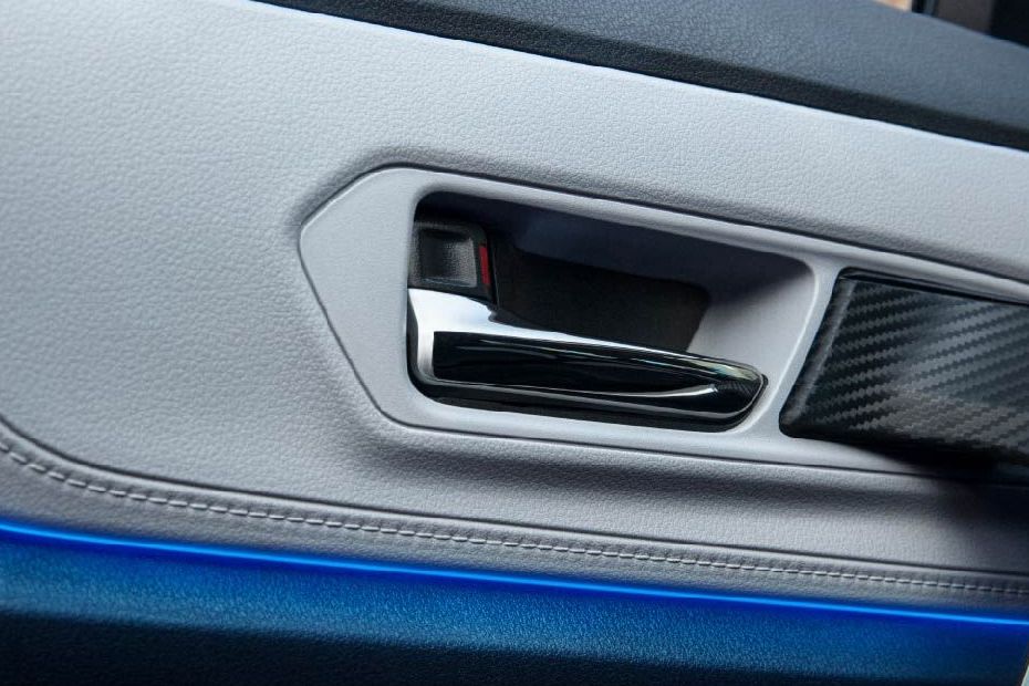 door handle interior of Toyota Veloz