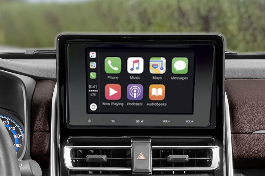 Innova Hycross touch screen