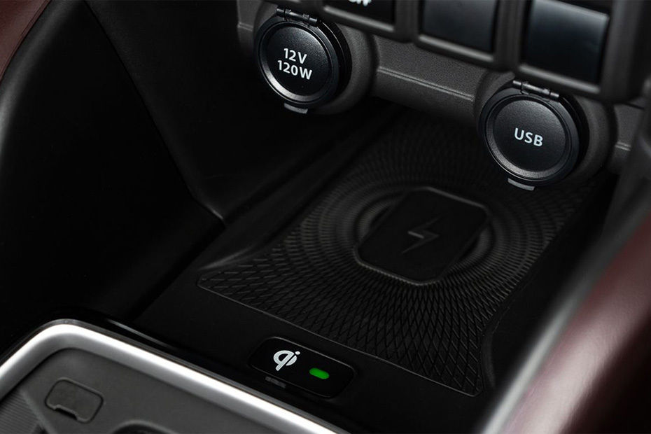 Power Accessories Outlet View of Toyota Urban Cruiser