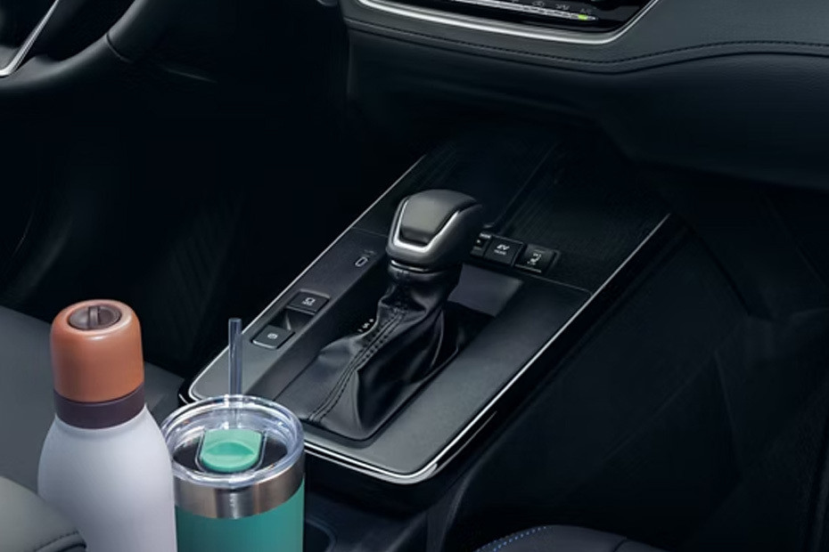 Toyota Corolla Cross facelift  Gear Shifter