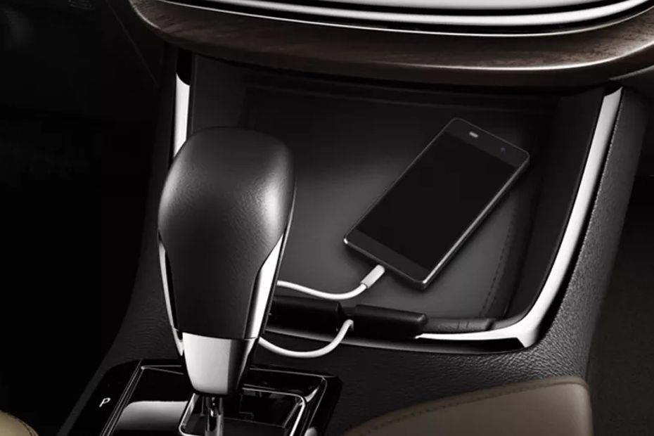 Power Accessories Outlet View of Toyota Avalon (2012-2021)