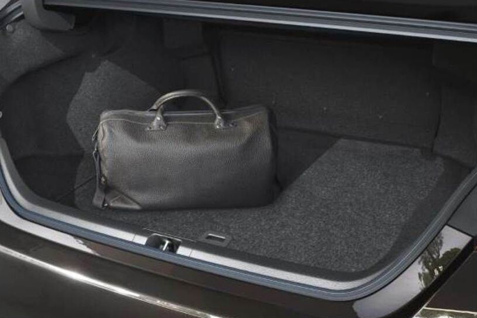 Storage Closer View of Toyota Camry HEV (2018-2024)
