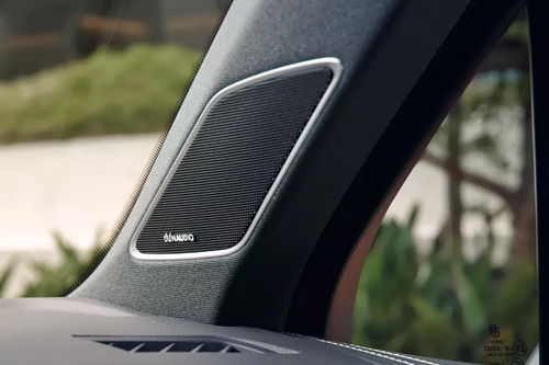 Speakers View of Volkswagen Touareg