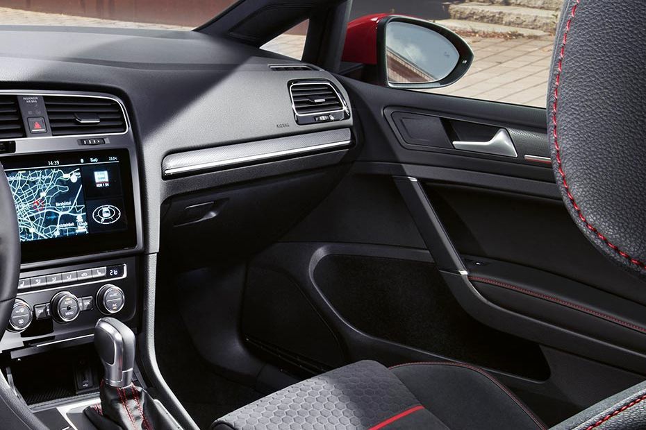 Volkswagen Golf GTI (2022-2024) Passengers View