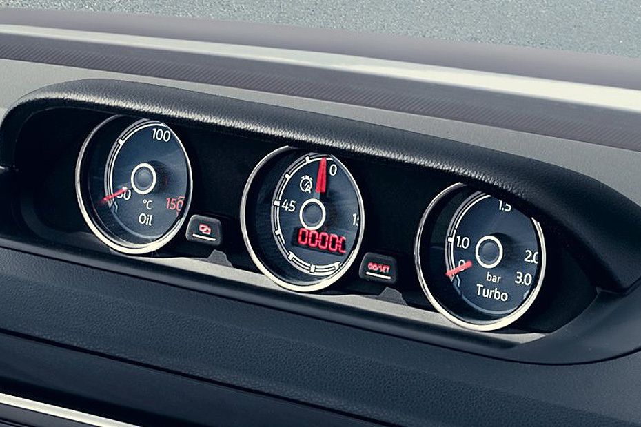 clock in Volkswagen Beetle