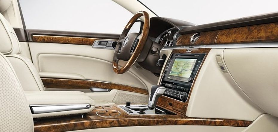 Phaeton Front Center Divider