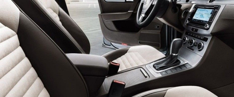 Passat (2012-2021) Front Center Divider