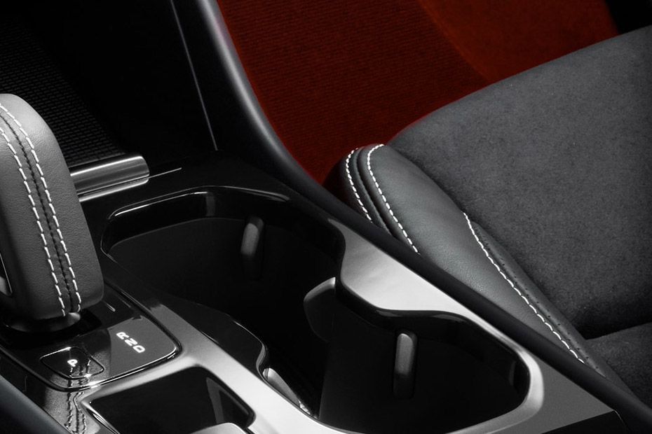 XC40 (2018-2022) Cup Holders