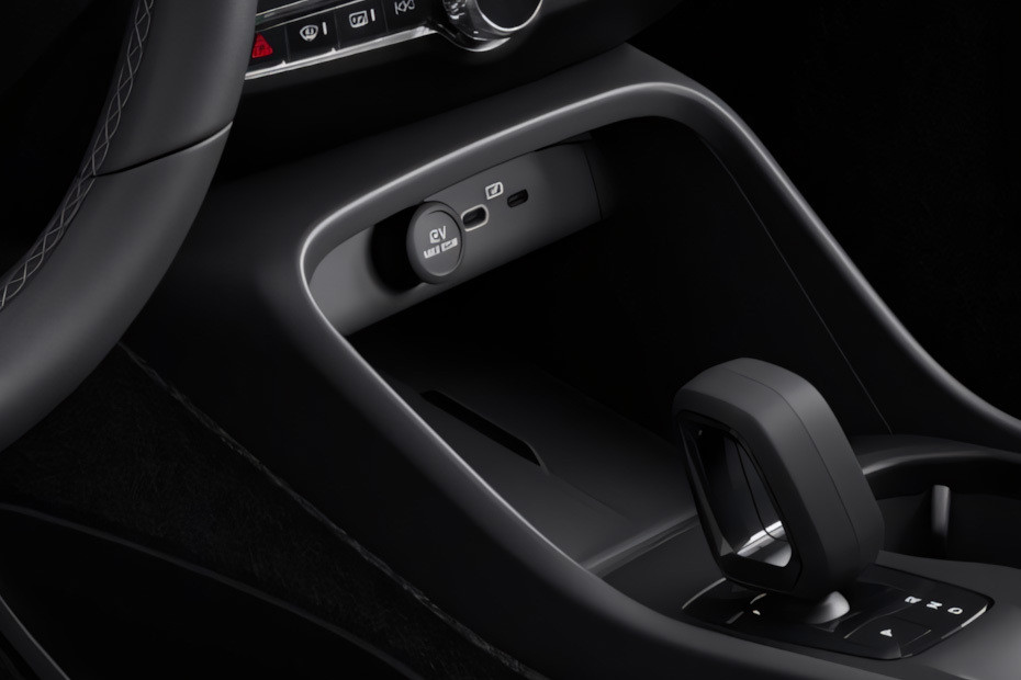 Power Accessories Outlet View of Volvo XC40