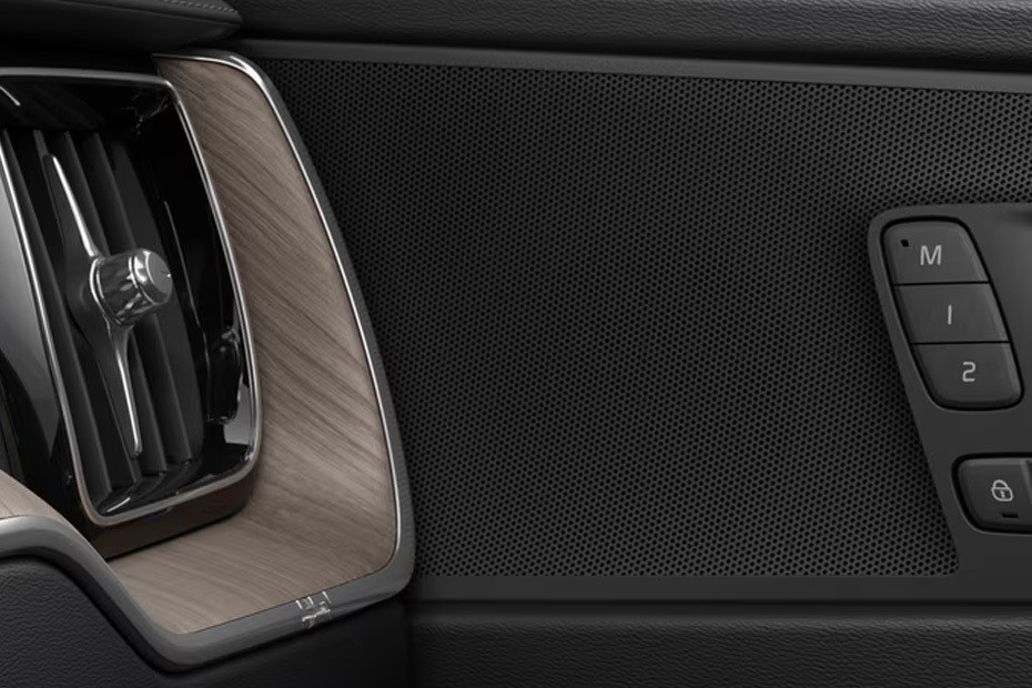 Speakers View of Volvo XC60