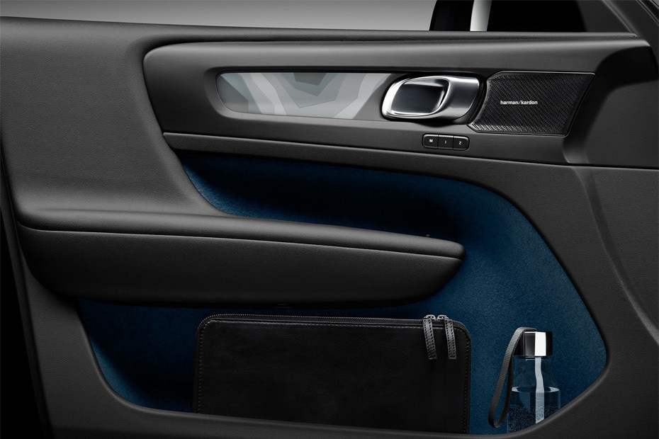 door handle interior of Volvo C40 Recharge