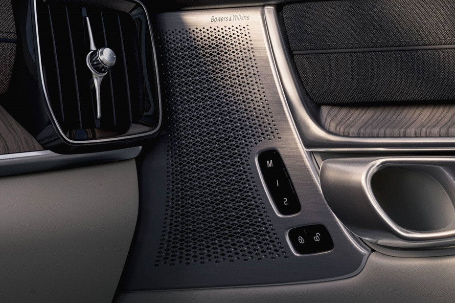 Speakers View of Volvo S90 2026