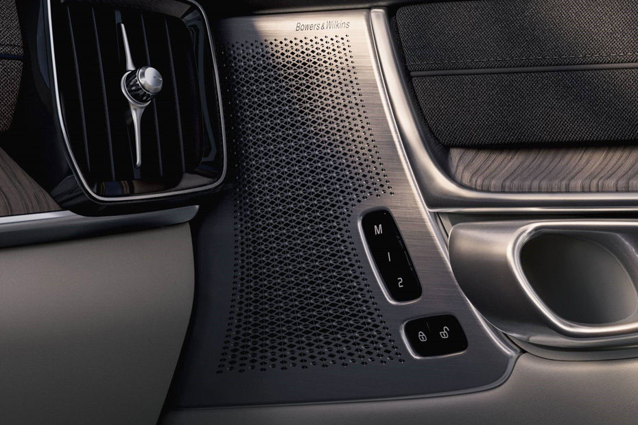 Speakers View of Volvo S90 2026
