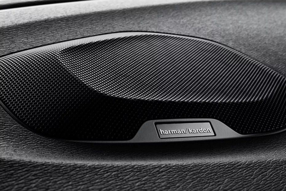 Speakers View of Volvo V40