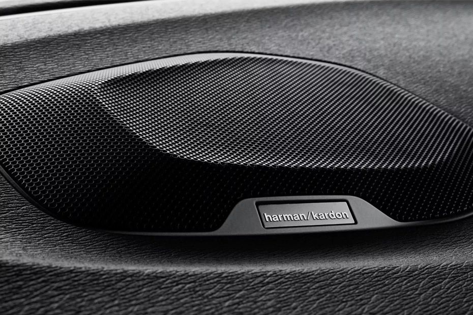Speakers View of Volvo V40