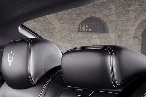 Quattroporte Rear Seat Head rest