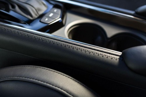 ATS-V COUPE Cup Holders