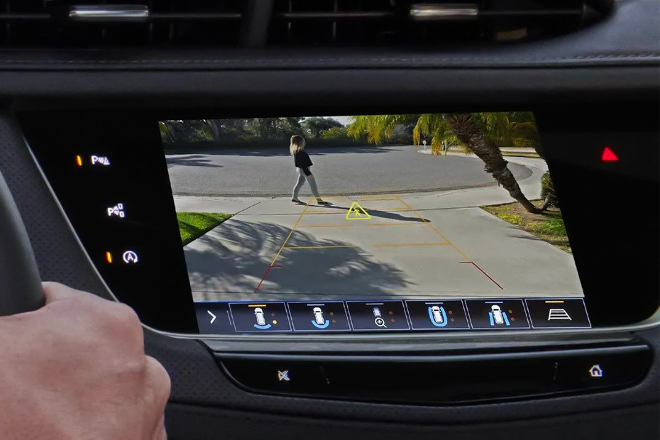 XT5 Parking Assist