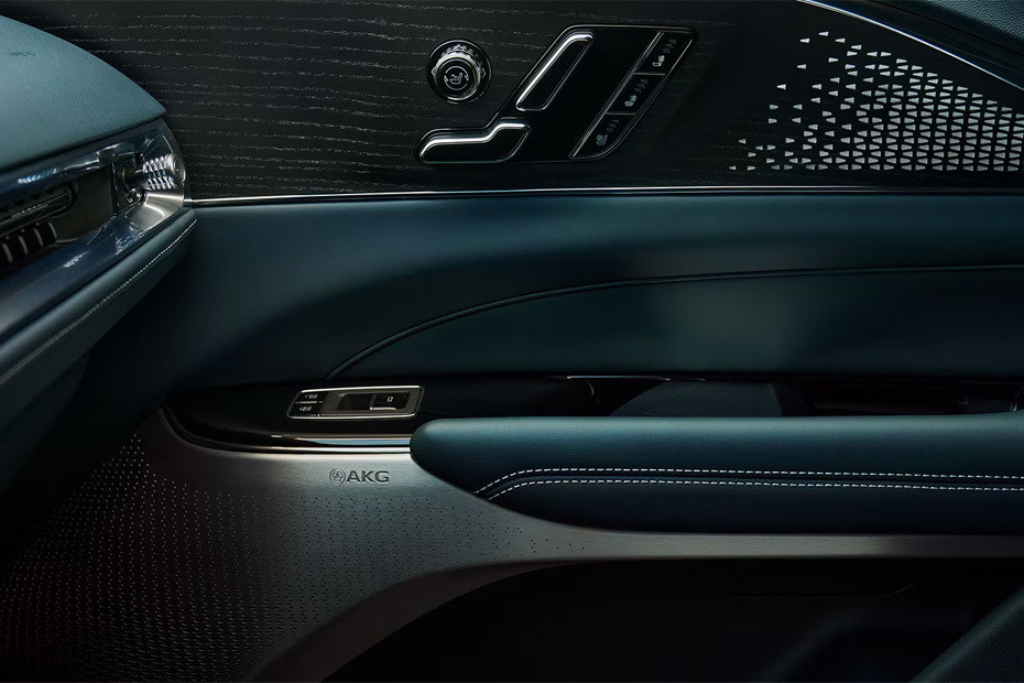 door handle interior of Cadillac LYRIQ