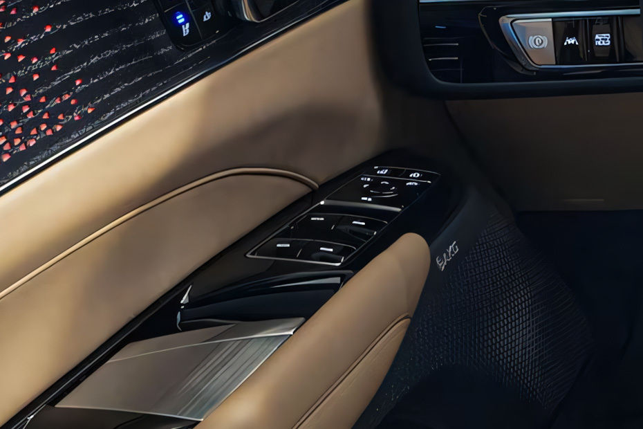 Cadillac LYRIQ Drivers Side In Side Door Controls