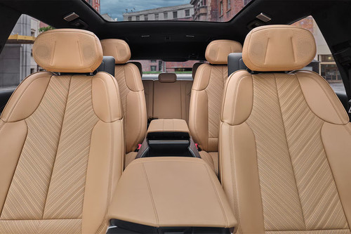 Cadillac ESCALADE IQ Front And Rear Seats Together