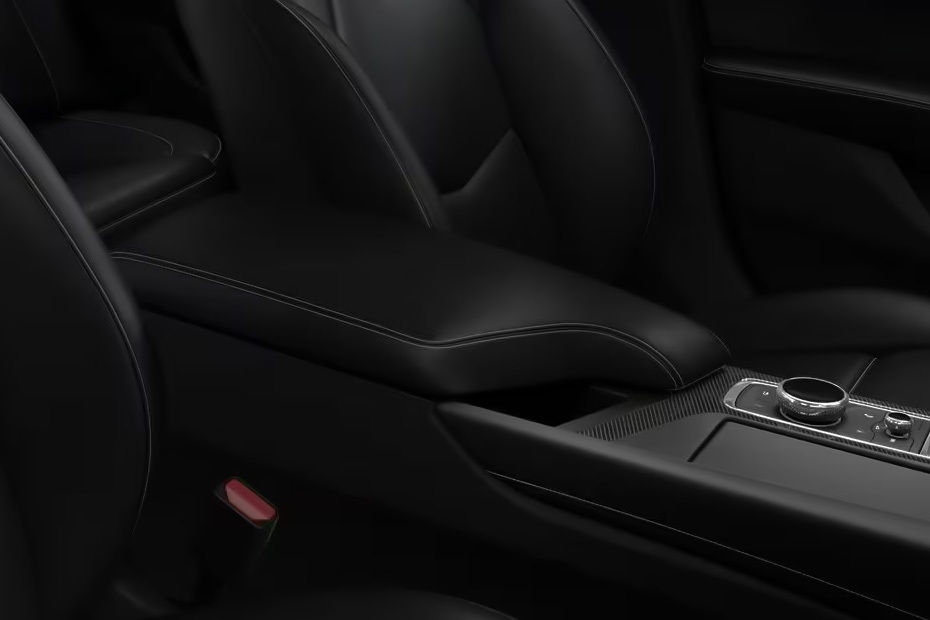 CT5 V Front Center Divider
