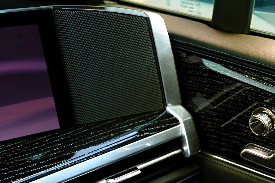 Speakers View of Cadillac Escalade IQL