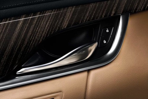 door handle interior of Cadillac XTS