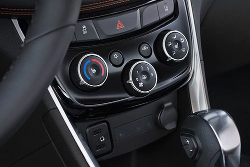 Side AC Controls of Chevrolet Trax