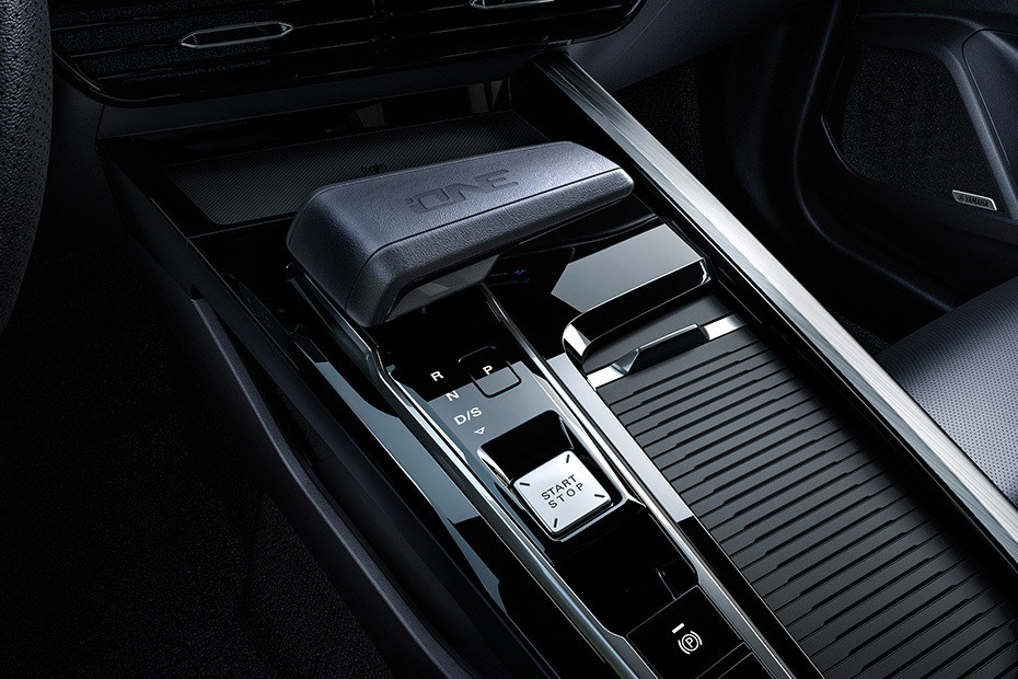 MG One Gear Shifter