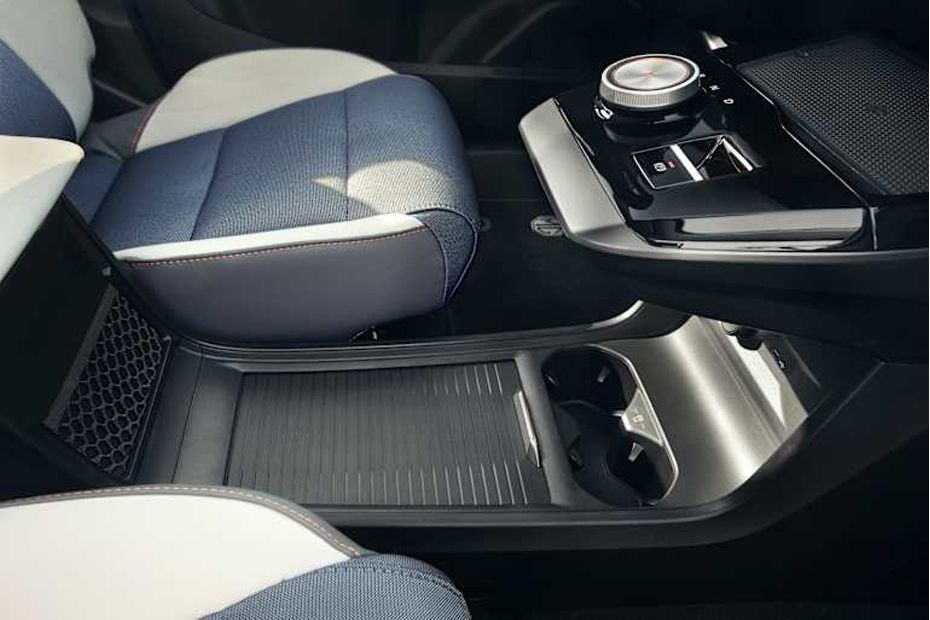 4 Front Center Divider