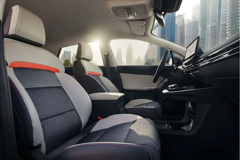 4 Front Seats