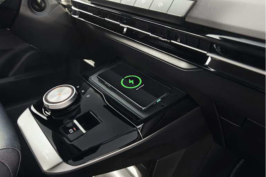 Power Accessories Outlet View of MG 4