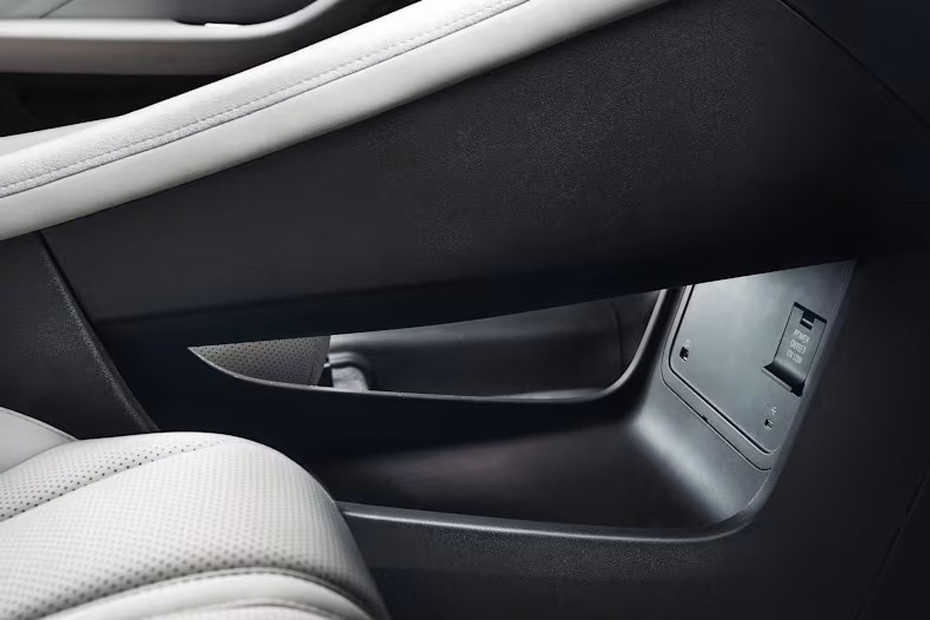 8 PHEV Front Center Divider