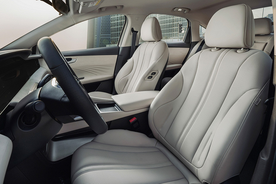 8 PHEV Front Seats