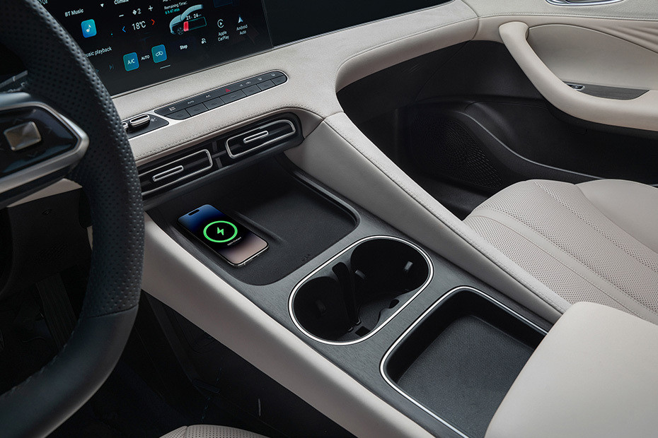 Power Accessories Outlet View of MG 8 PHEV