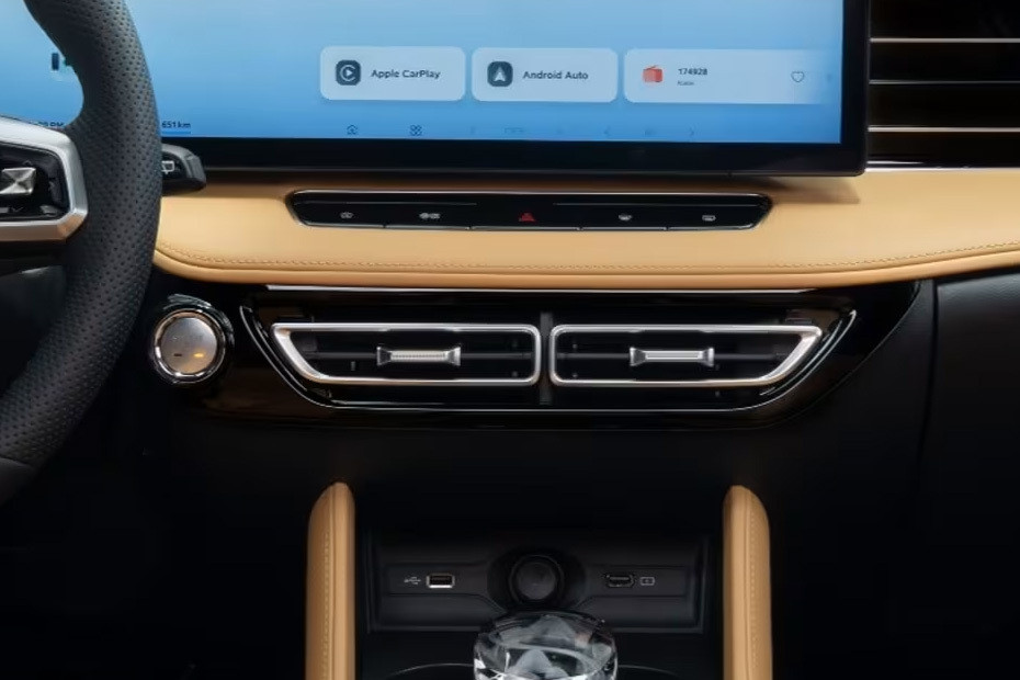 Front AC Controls of MG HS  Hybrid