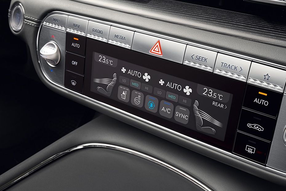 Front AC Controls of Genesis G90