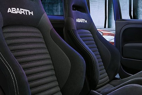 695 (2022-2023) Front Seats