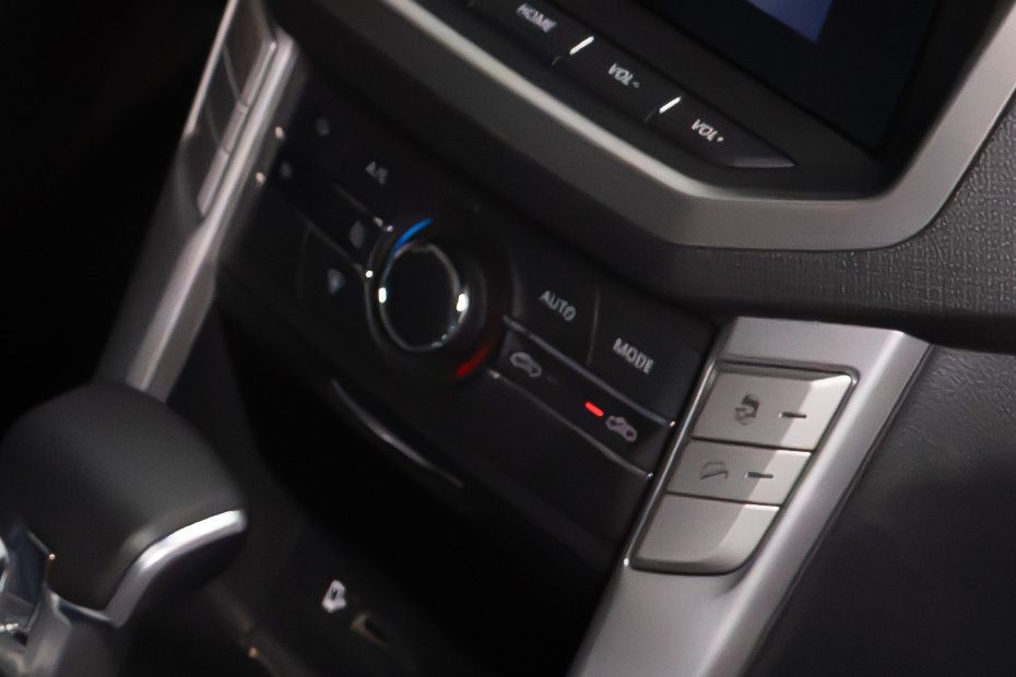 Front AC Controls of Maxus T60