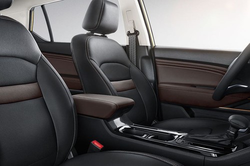 GS3 Front Seats