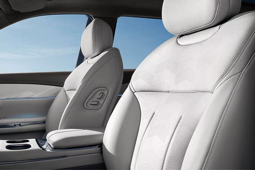 GS7 Front Seats