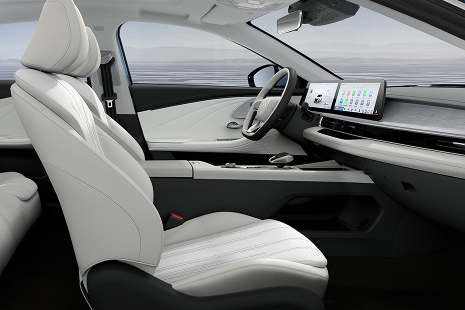 Arrizo 8 Front Seats