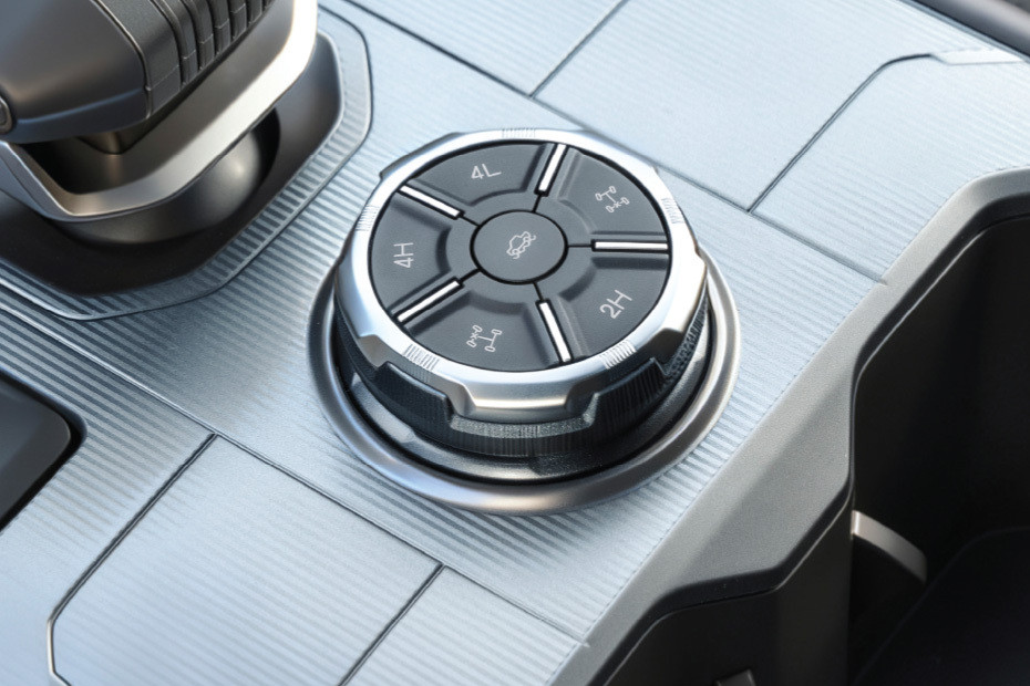 Center Controls of Chery Rely R08 